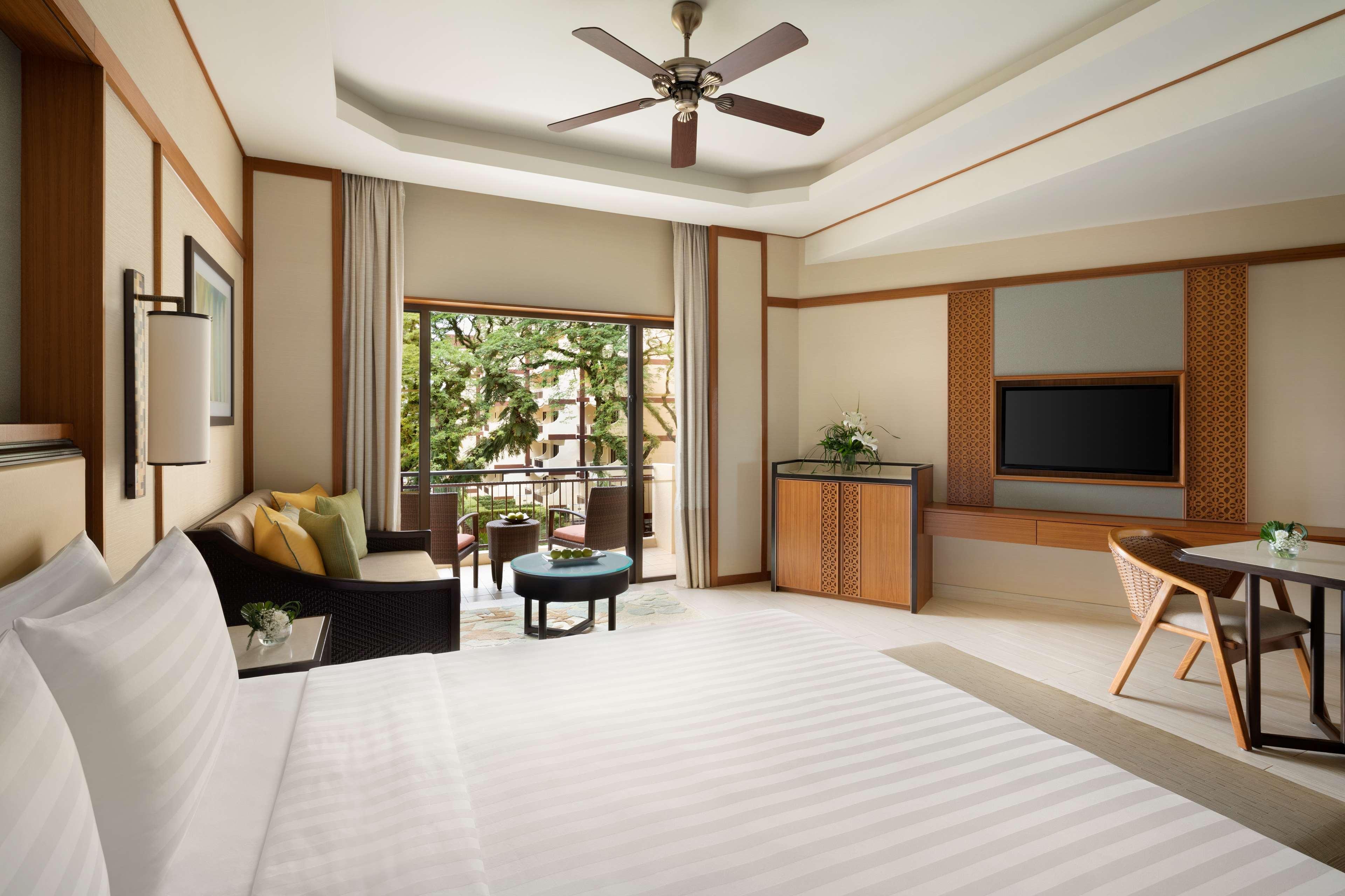 Shangri-La Rasa Sayang, Penang Batu Feringgi Ngoại thất bức ảnh A suite at the hotel