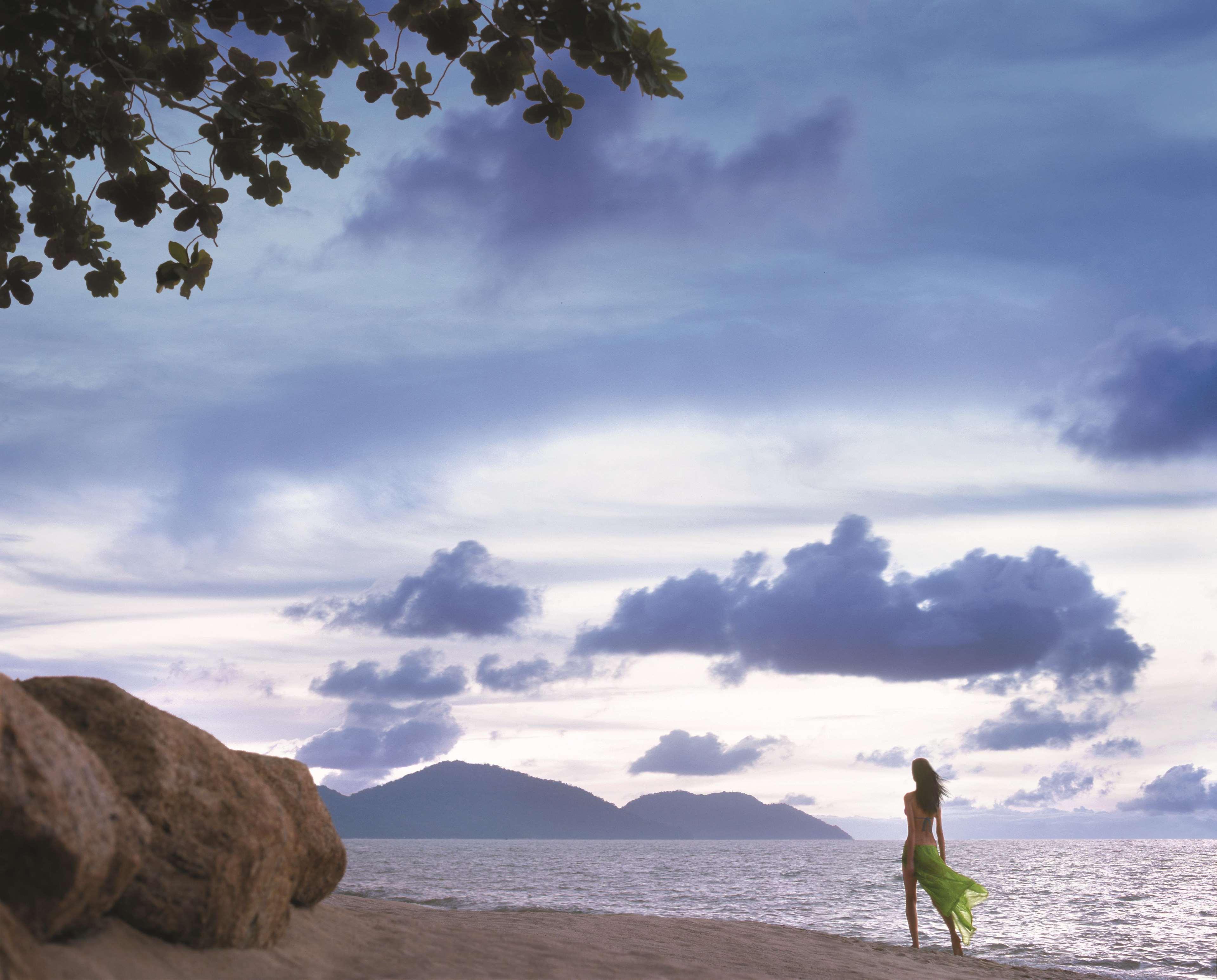 Shangri-La Rasa Sayang, Penang Batu Feringgi Ngoại thất bức ảnh Sunset at the beach