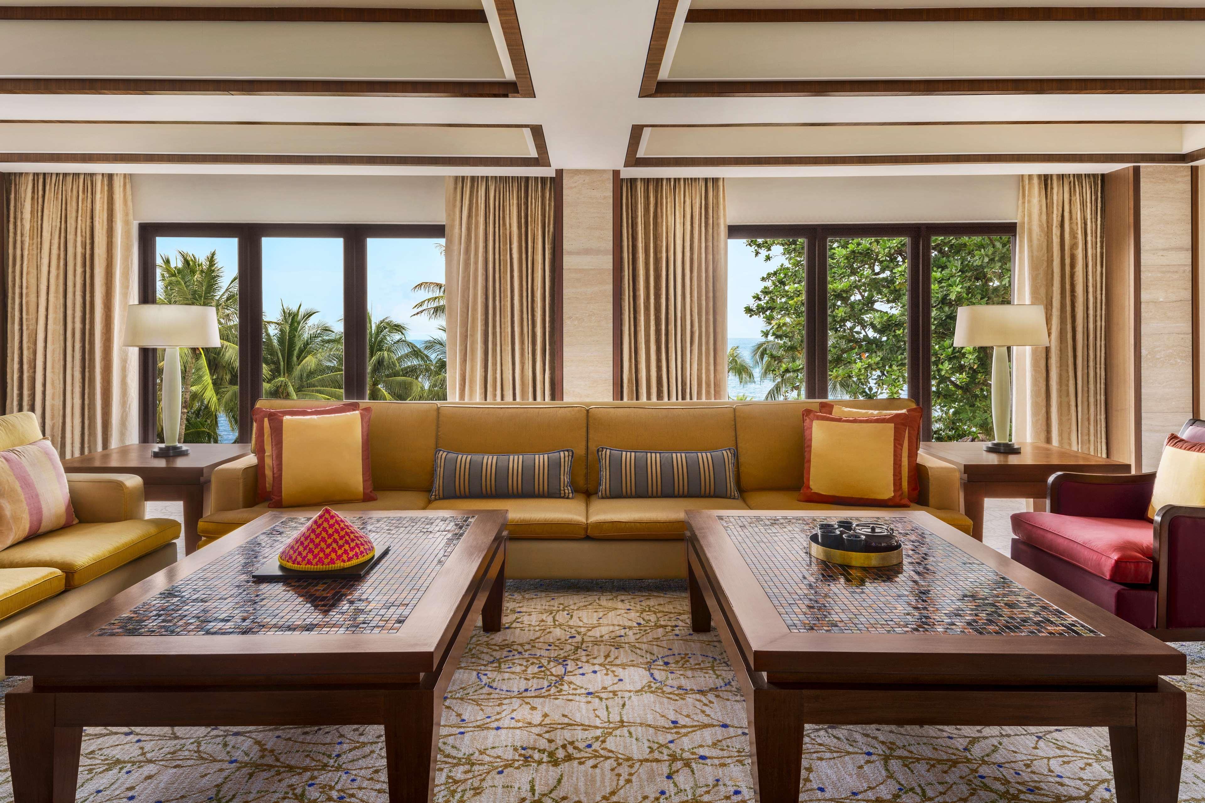 Shangri-La Rasa Sayang, Penang Batu Feringgi Ngoại thất bức ảnh The living room of a suite at the Westin Maldives