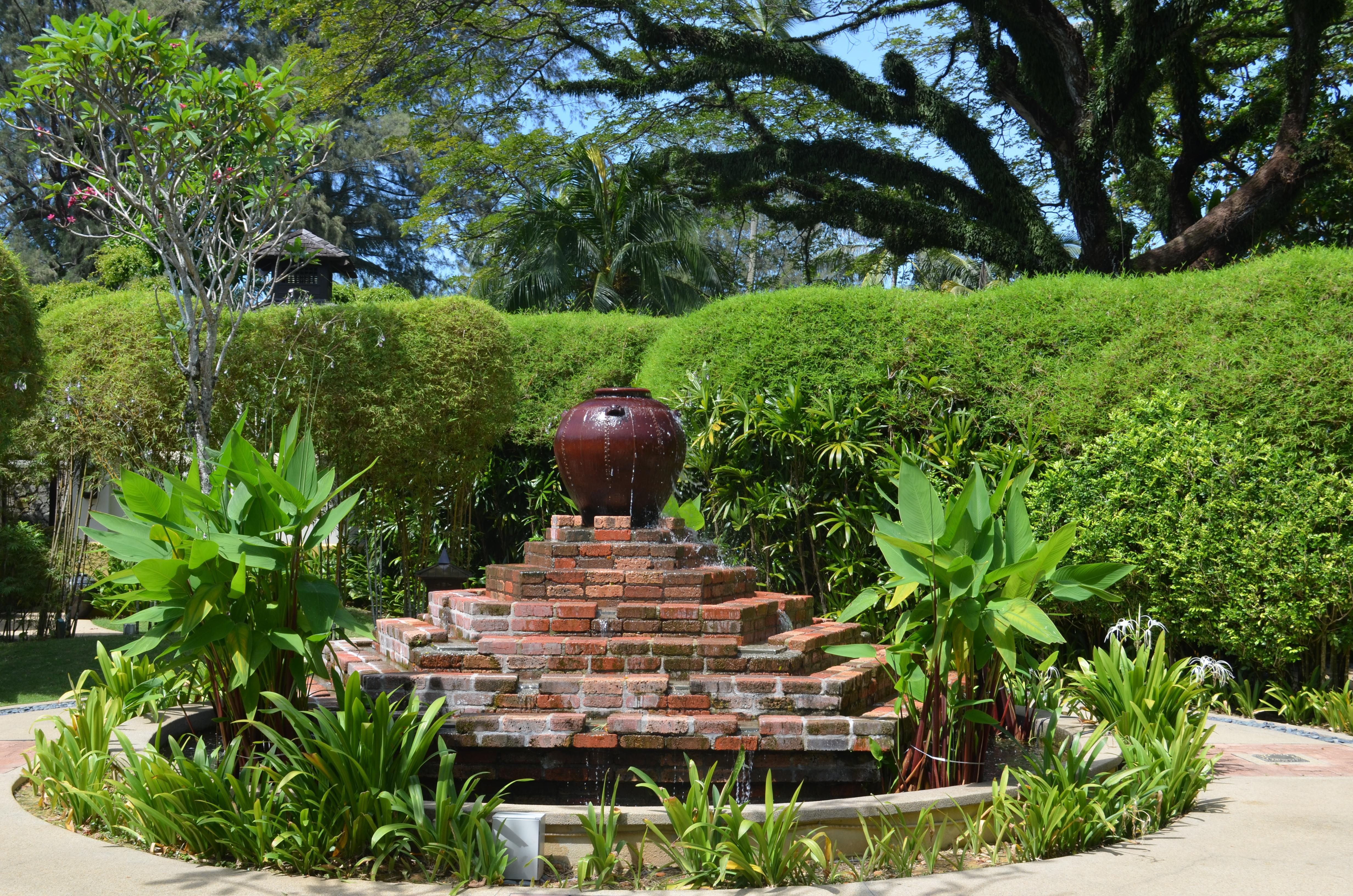 Shangri-La Rasa Sayang, Penang Batu Feringgi Ngoại thất bức ảnh Fountain at the entrance of the park